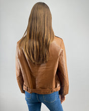 Cargar imagen en el visor de la galería, CHAQUETA BIKER DEMI CARAMELO
