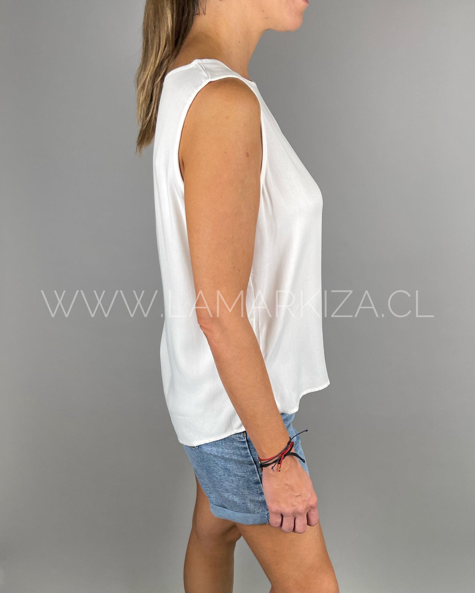 Blusa blanca sin discount manga